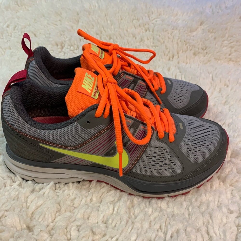Women’s Nike sneakers